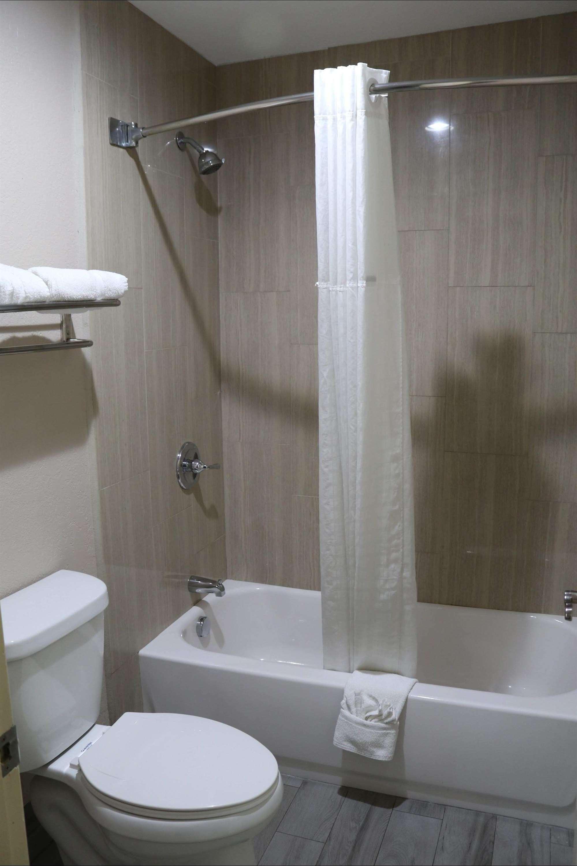 Surestay Hotel By Best Western Terrell Esterno foto